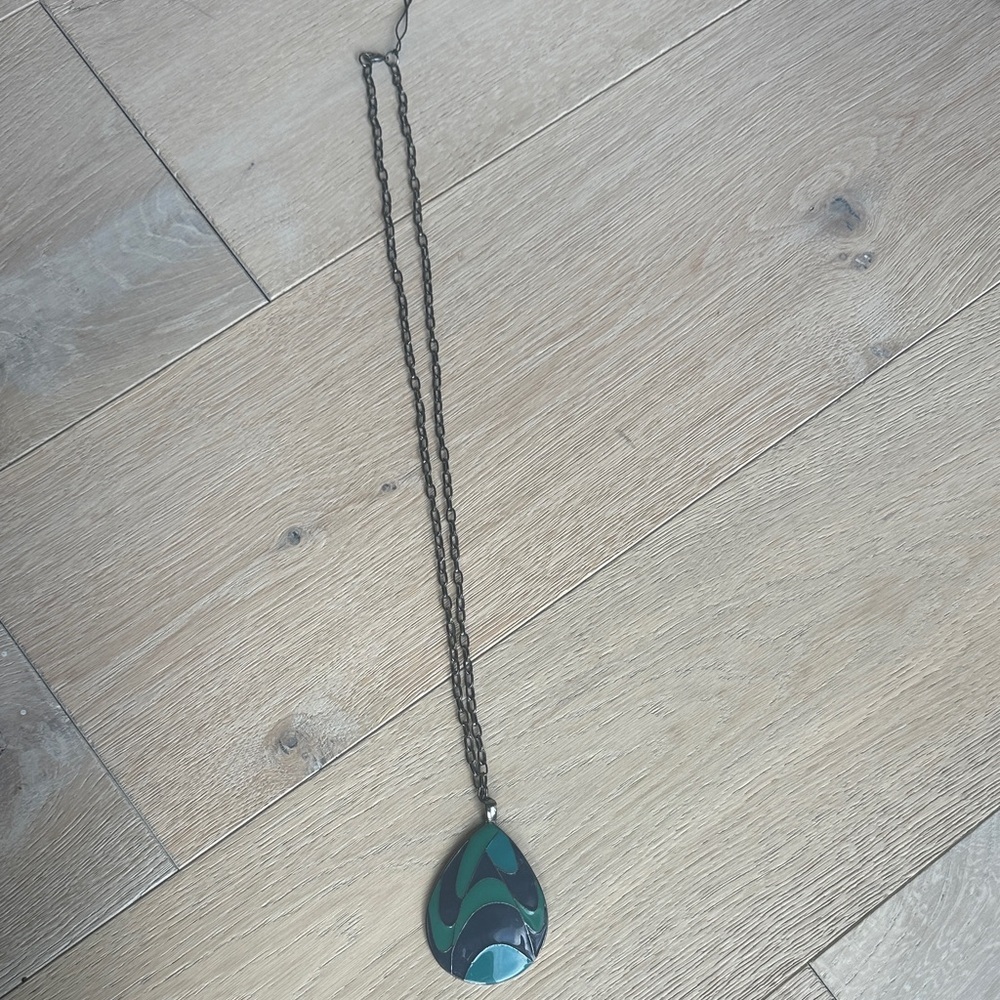 Elegant Green Vintage Teardrop Pendant Necklace